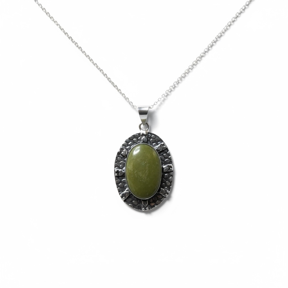 VINTAGE CANADIAN JADE NECKLACE